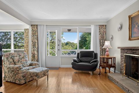 Photo 7 at 14 Heathview Avenue, Bayview Village, Toronto