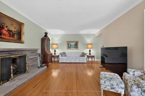 Photo 10 at 14 Heathview Avenue, Bayview Village, Toronto