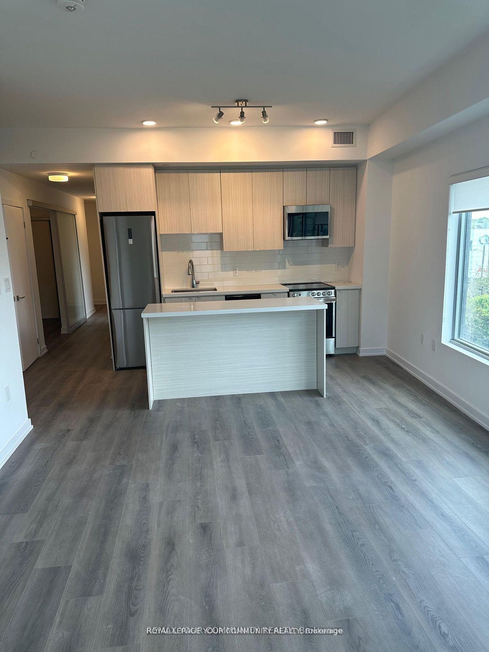 313 - 2433 Dufferin Street, Belgravia, Toronto photo number 2