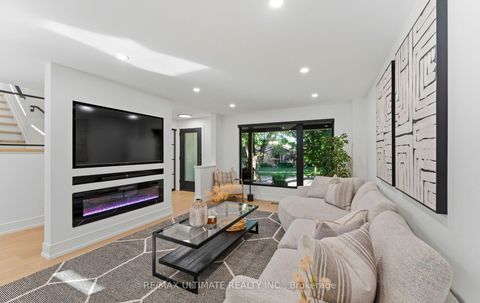 Photo 11 at 46 Wicklow Drive, Sullivan, Toronto