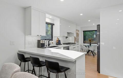 Photo 13 at 46 Wicklow Drive, Sullivan, Toronto