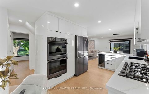 Photo 14 at 46 Wicklow Drive, Sullivan, Toronto