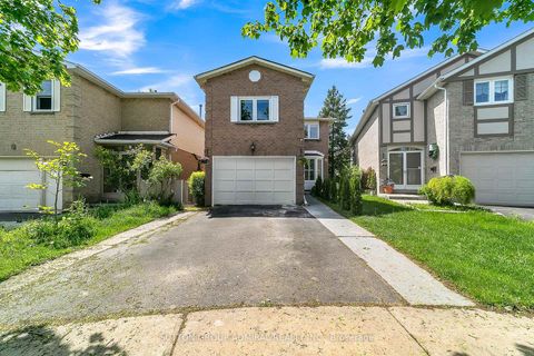 Photo 1 at 10 Park Lane Circle, South Richvale, Richmond Hill