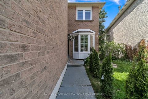 Photo 2 at 10 Park Lane Circle, South Richvale, Richmond Hill