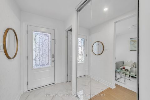 Photo 4 at 10 Park Lane Circle, South Richvale, Richmond Hill