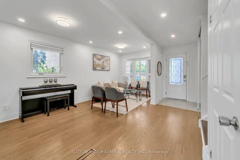 Photo 7 at 10 Park Lane Circle, South Richvale, Richmond Hill