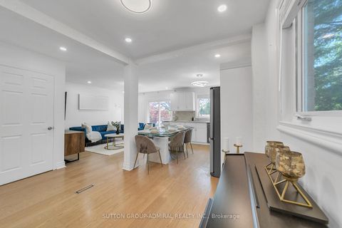 Photo 10 at 10 Park Lane Circle, South Richvale, Richmond Hill