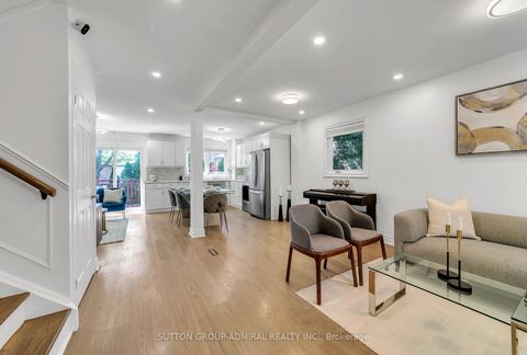 Photo 11 at 10 Park Lane Circle, South Richvale, Richmond Hill