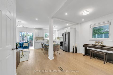 Photo 12 at 10 Park Lane Circle, South Richvale, Richmond Hill