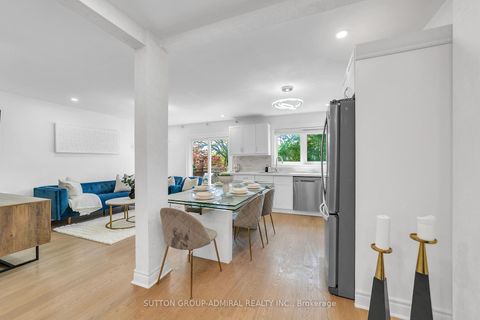 Photo 13 at 10 Park Lane Circle, South Richvale, Richmond Hill