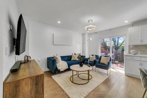 Photo 15 at 10 Park Lane Circle, South Richvale, Richmond Hill