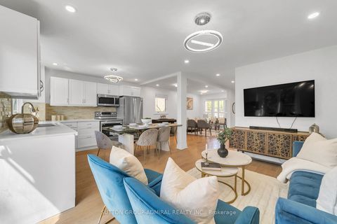 Photo 18 at 10 Park Lane Circle, South Richvale, Richmond Hill