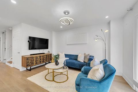 Photo 19 at 10 Park Lane Circle, South Richvale, Richmond Hill