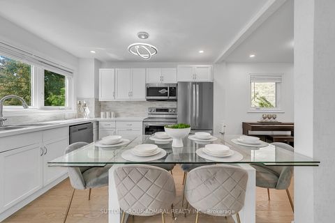 Photo 21 at 10 Park Lane Circle, South Richvale, Richmond Hill