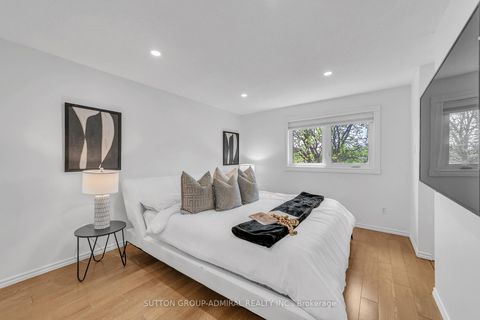 Photo 35 at 10 Park Lane Circle, South Richvale, Richmond Hill