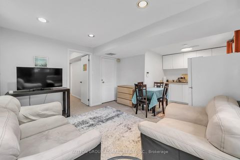 Photo 41 at 10 Park Lane Circle, South Richvale, Richmond Hill