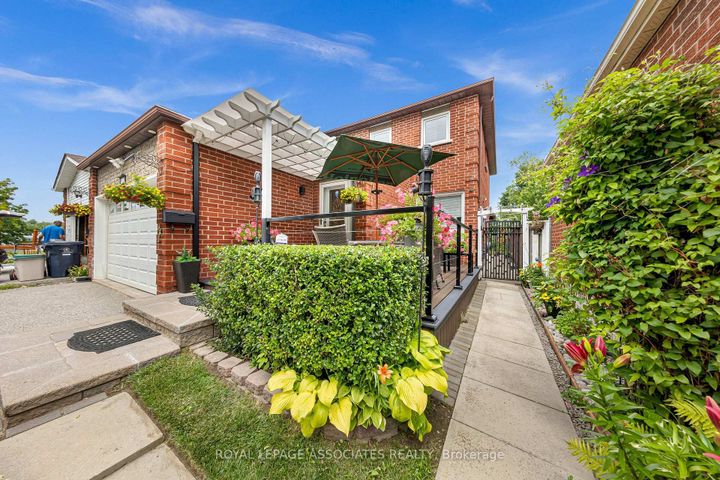 Photo 4 at 4 Apsco Avenue, West Hill, Toronto