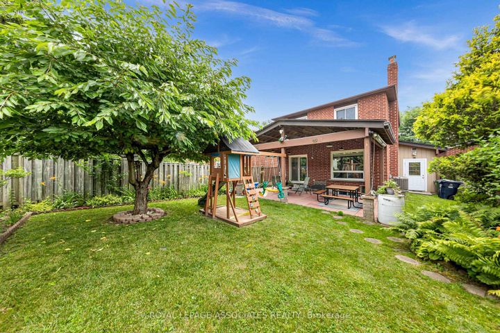 Photo 8 at 4 Apsco Avenue, West Hill, Toronto