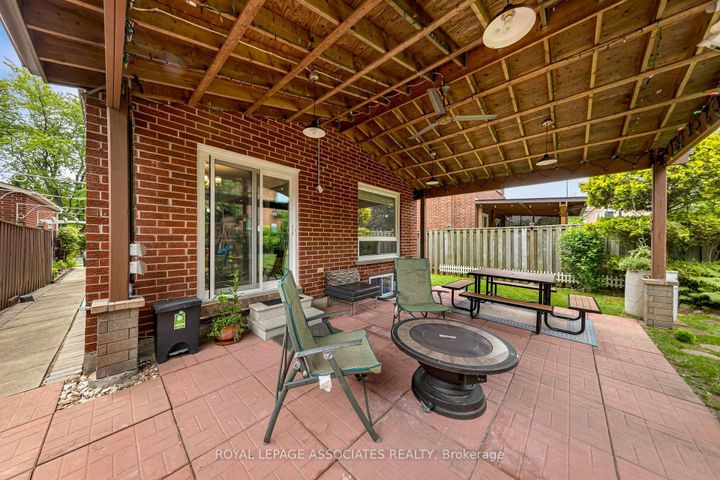 Photo 11 at 4 Apsco Avenue, West Hill, Toronto
