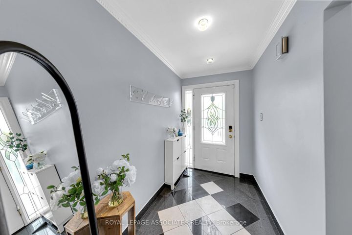 Photo 12 at 4 Apsco Avenue, West Hill, Toronto