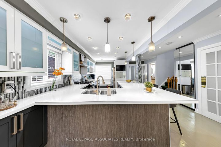 Photo 16 at 4 Apsco Avenue, West Hill, Toronto