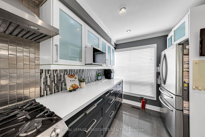 Photo 18 at 4 Apsco Avenue, West Hill, Toronto