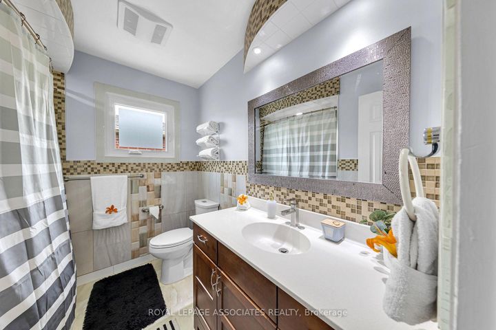 Photo 34 at 4 Apsco Avenue, West Hill, Toronto
