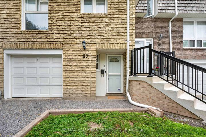 Photo 2 at 77 - 113 Wild Briar Way, Bayview Village, Toronto