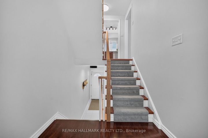 Photo 11 at 77 - 113 Wild Briar Way, Bayview Village, Toronto