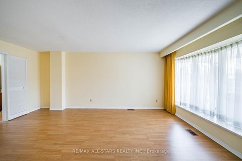 Photo 8 at 57 Gloxinia Crescent, L'Amoreaux, Toronto