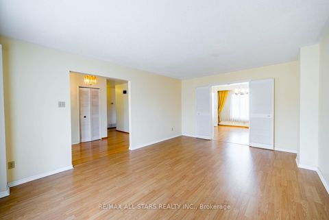 Photo 9 at 57 Gloxinia Crescent, L'Amoreaux, Toronto