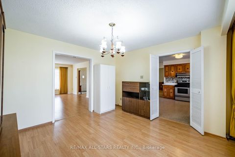 Photo 10 at 57 Gloxinia Crescent, L'Amoreaux, Toronto