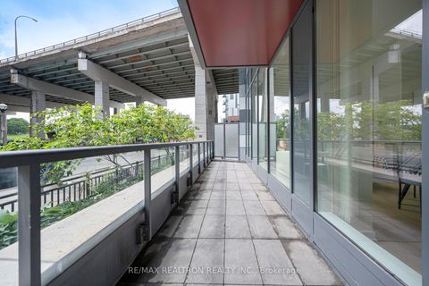 Photo 3 at TH12 - 20 Bruyeres Mews, Waterfront Communities C1, Toronto