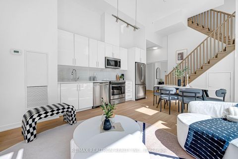 Photo 11 at TH12 - 20 Bruyeres Mews, Waterfront Communities C1, Toronto