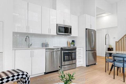 Photo 18 at TH12 - 20 Bruyeres Mews, Waterfront Communities C1, Toronto