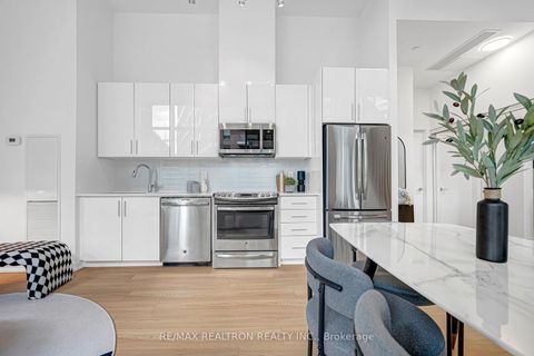 Photo 19 at TH12 - 20 Bruyeres Mews, Waterfront Communities C1, Toronto