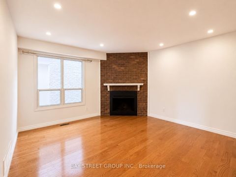Photo 3 at 82 Radwell Crescent, Milliken, Toronto