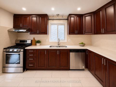 Photo 9 at 82 Radwell Crescent, Milliken, Toronto