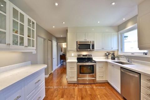 Photo 4 at 23 Whitefriars Drive, Donalda, Toronto