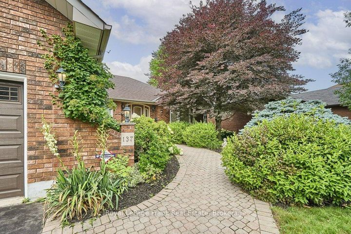 Photo 2 at 137 Samac Trail, Samac, Oshawa