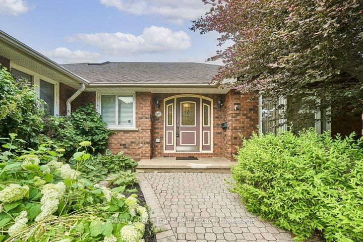 Photo 3 at 137 Samac Trail, Samac, Oshawa