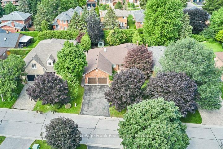 Photo 7 at 137 Samac Trail, Samac, Oshawa