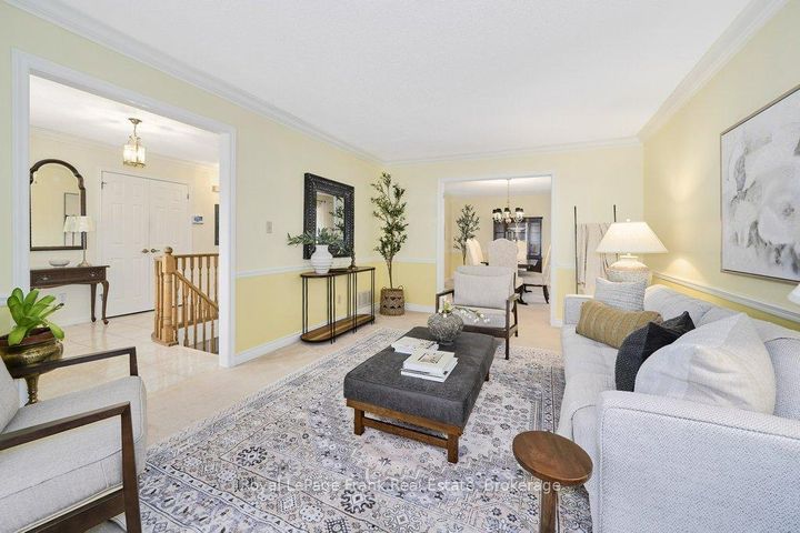 Photo 13 at 137 Samac Trail, Samac, Oshawa