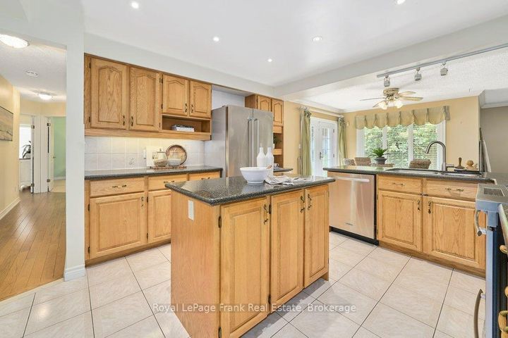 Photo 18 at 137 Samac Trail, Samac, Oshawa