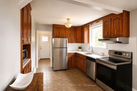 Photo 15 at 75 Cynthia Road, Smythe, Toronto