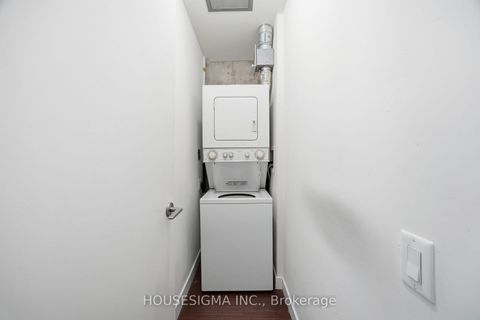 Photo 14 at 406 - 138 Princess Street, Moss Park, Toronto