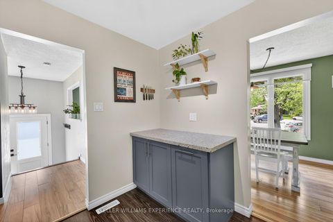 Photo 8 at 5 Atwood Court, Letitia Heights, Barrie