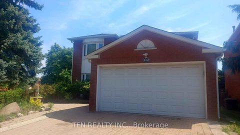 Photo 1 at 112 Trafalgar Square, Uplands, Vaughan