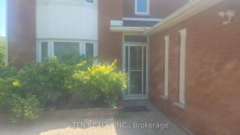 Photo 2 at 112 Trafalgar Square, Uplands, Vaughan