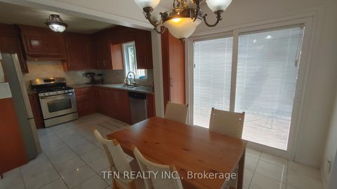 Photo 11 at 112 Trafalgar Square, Uplands, Vaughan